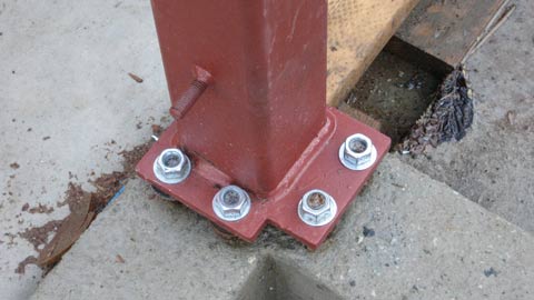 steel-to-concrete-bolted-corner-baseplate-connection