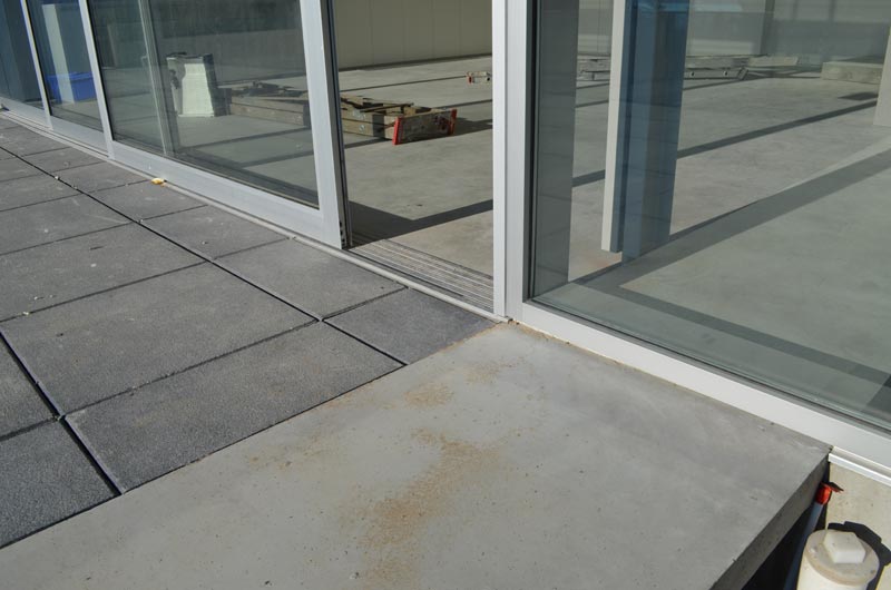 concrete-pavers-deck-with-flush-aluminum-threshold