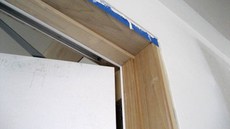 CLOSER----INTERIOR-DOOR-FRAME-WITH-REVEAL-AT-DRYWALL