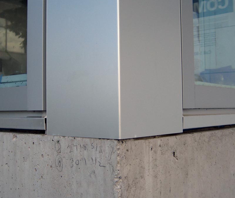 exterior-corner-breakshape-at-curtain-wall-and-concrete