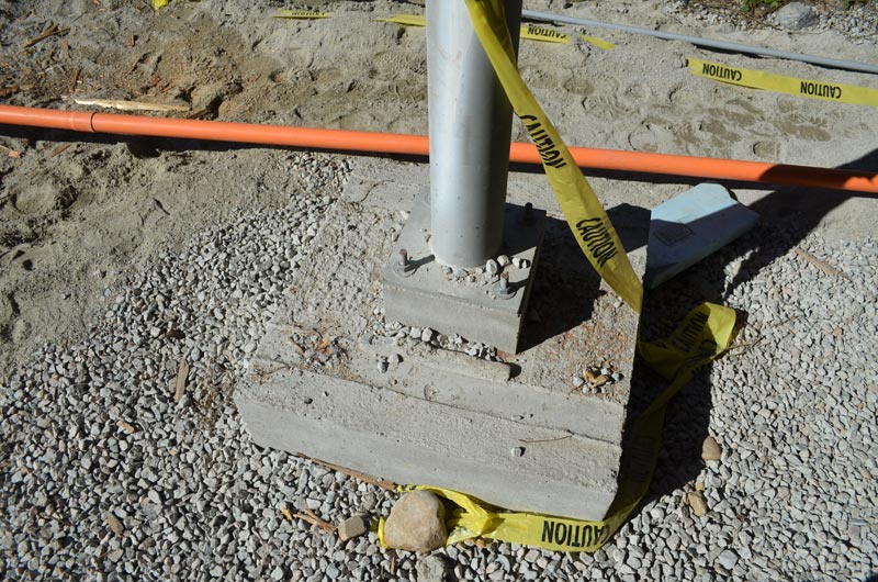 concrete-footing-under-a-bolted-steel-baseplate-and-a-round-steel-column
