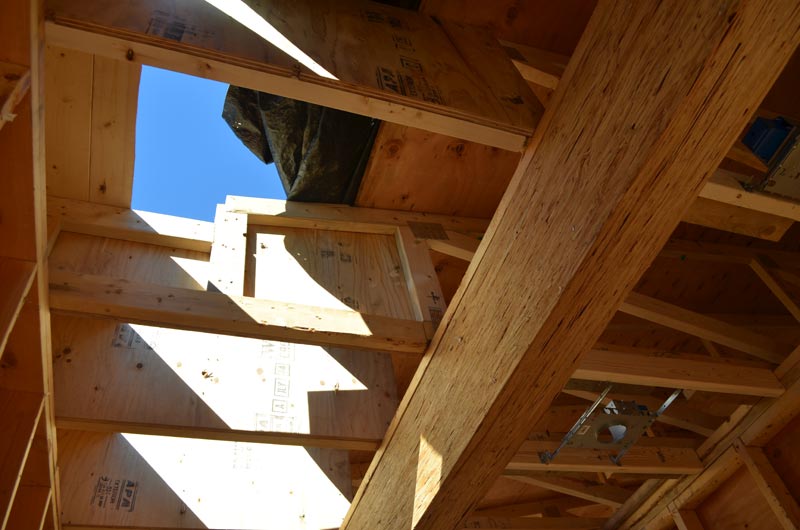 wood-truss-roof-framing-with-end-recess-to-accommodate-concealed-perimeter-gutter